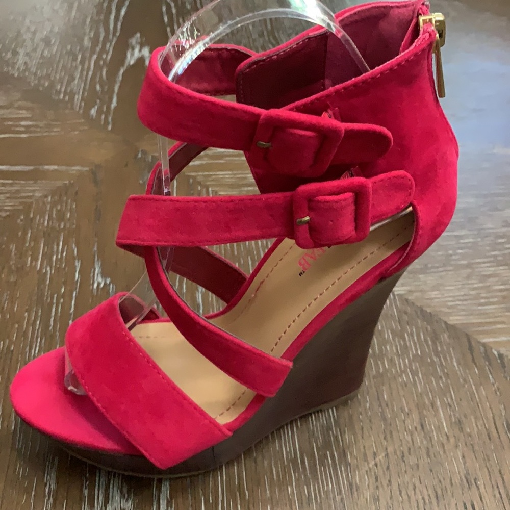 Just Fab Saffron fushsia platform heels Size 7